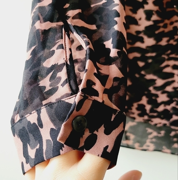 Cabi animal print brown and black color‎ long sleeve blouse size S/M - Picture 2 of 6